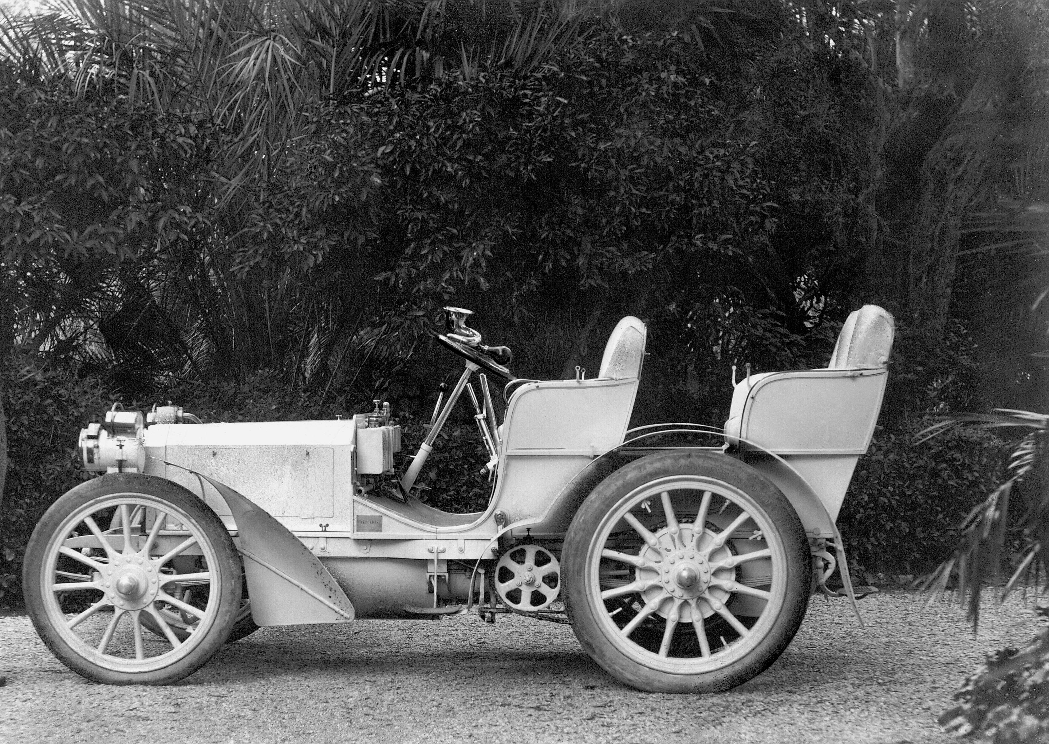ปี 1900 | Mercedes 35 แรงม้า | ประวัติความเป็นมาและโลกของแบรนด์ | เมอร์เซเดส-เบนซ์ Mercedes 35 แรงม้า (1901)