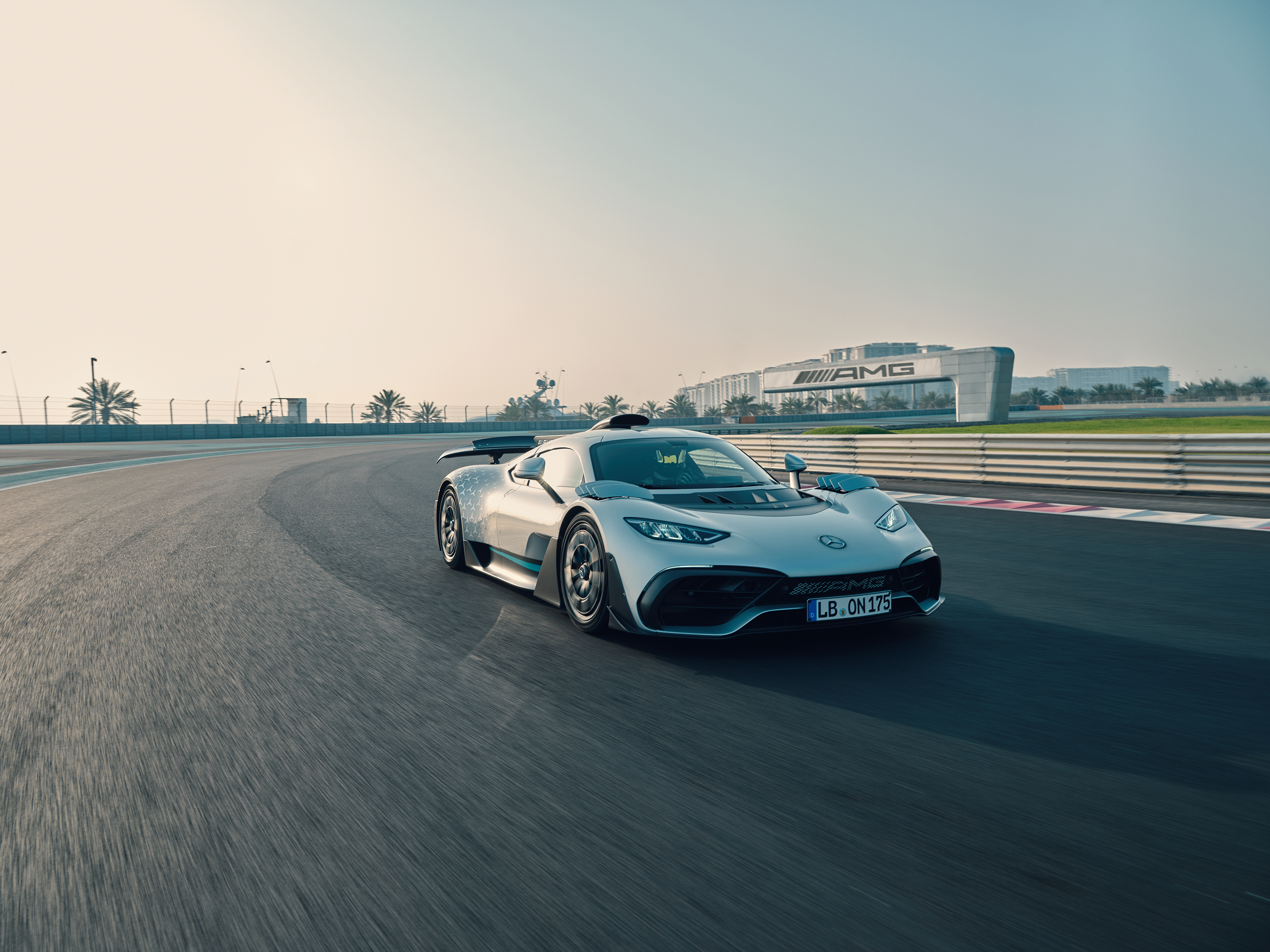 Mercedes-AMG | ประวัติความเป็นมาและโลกของแบรนด์ | เมอร์เซเดส-เบนซ์ Mercedes-AMG ONE บนเส้นทางแข่งรถ