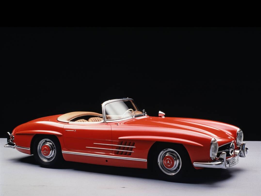 Mercedes-Benz Classic: Roadster 300 SL สีแดง