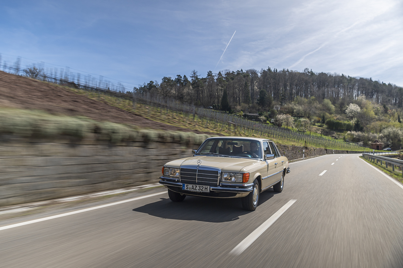 ปี 1972 | Mercedes-Benz S-Class รุ่นการผลิตรถยนต์ 116 | ประวัติความเป็นมาและโลกของแบรนด์ | เมอร์เซเดส-เบนซ์ Mercedes-Benz 280 SE (รุ่นการผลิตรถยนต์ 116)