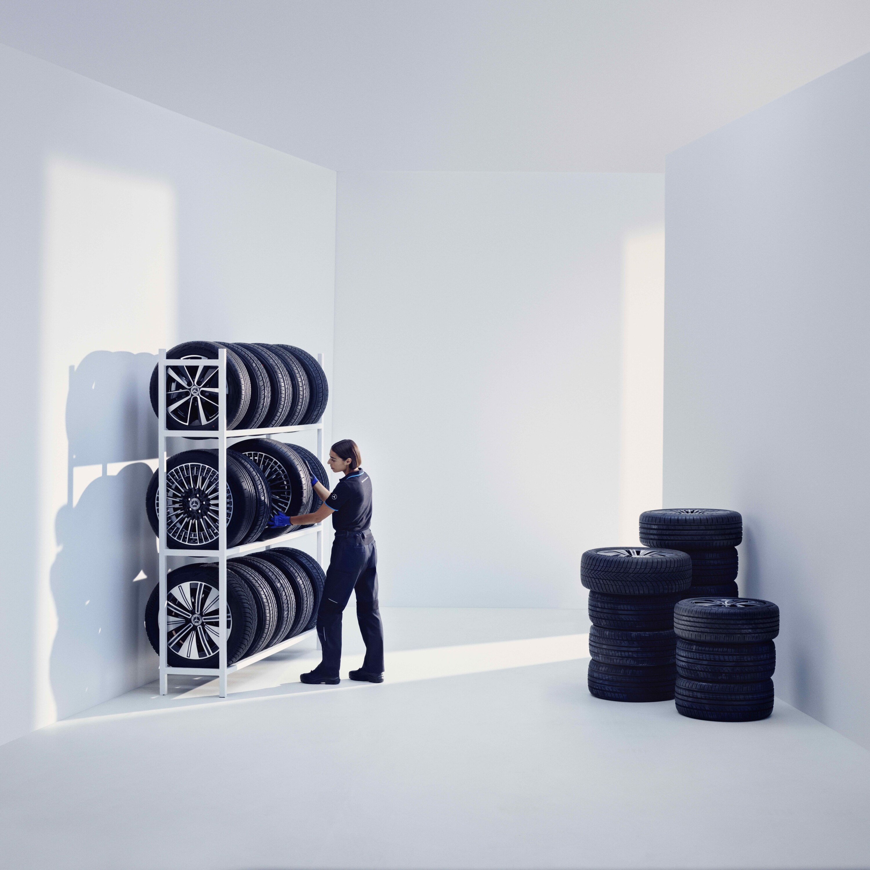 ช่างผู้เชี่ยวชาญทางเทคนิคของ Mercedes-Benz มียางแท้ Mercedes-Benz Original Tires พร้อมให้คุณใช้งานเสมอ