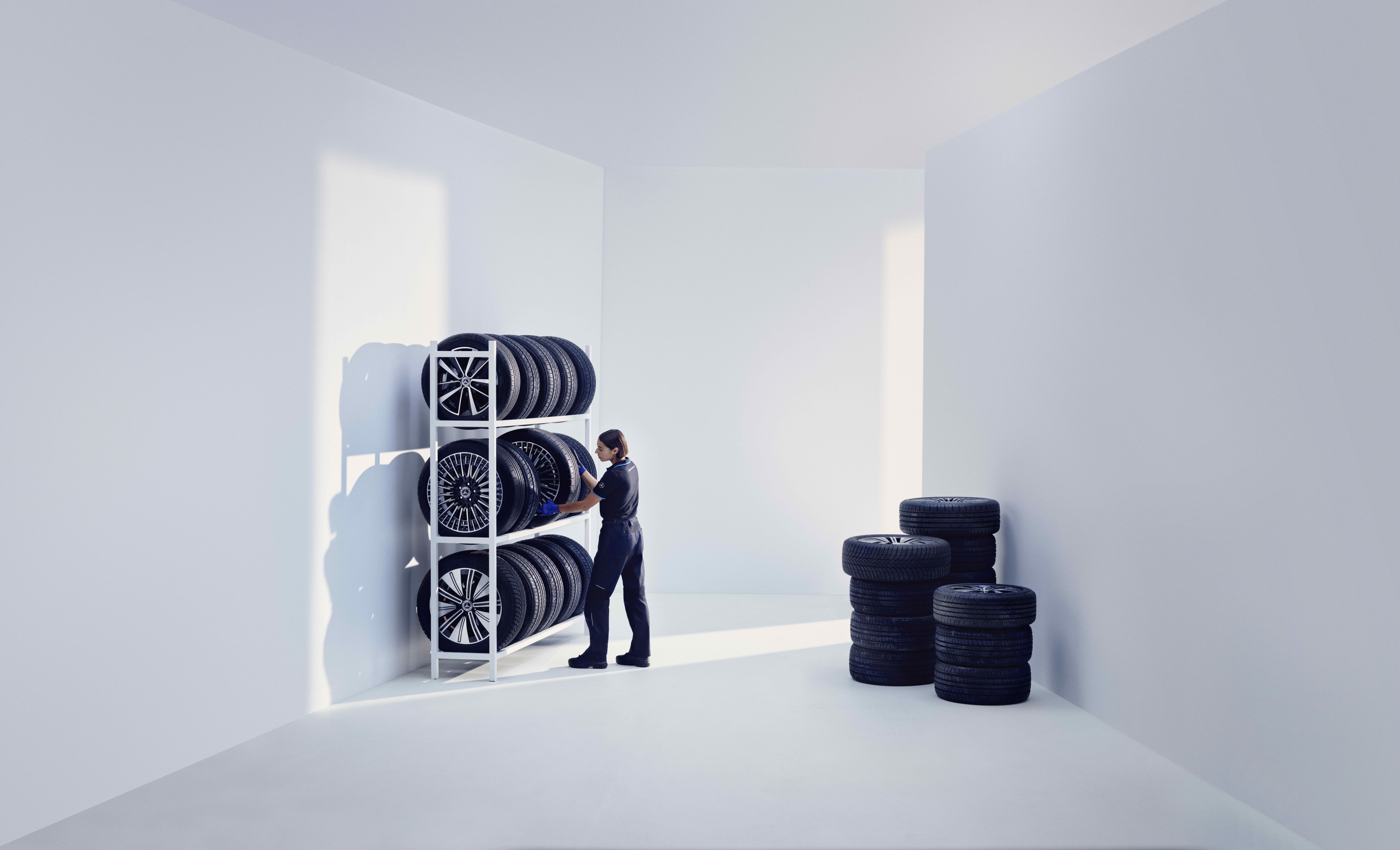 ยางแท้ | Mercedes-Benz ช่างผู้เชี่ยวชาญทางเทคนิคของ Mercedes-Benz มียางแท้ Mercedes-Benz Original Tires พร้อมให้คุณใช้งานเสมอ