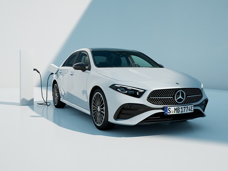 ภาพประกอบแสดงกระบวนการชาร์จของรถยนต์ A-Class Plug-in Hybrid