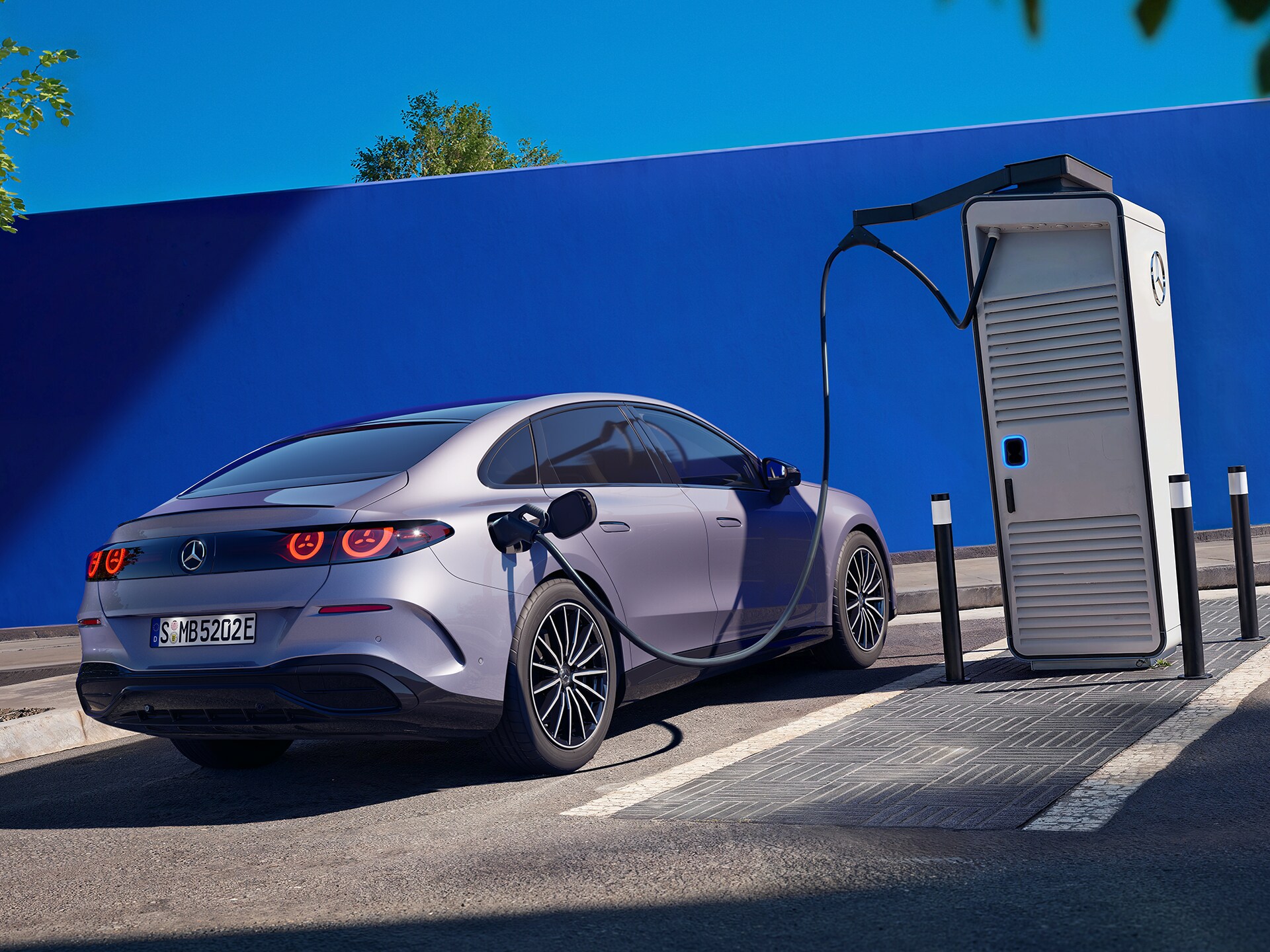 การชาร์จ C-Class ใหม่จาก Mercedes-Benz