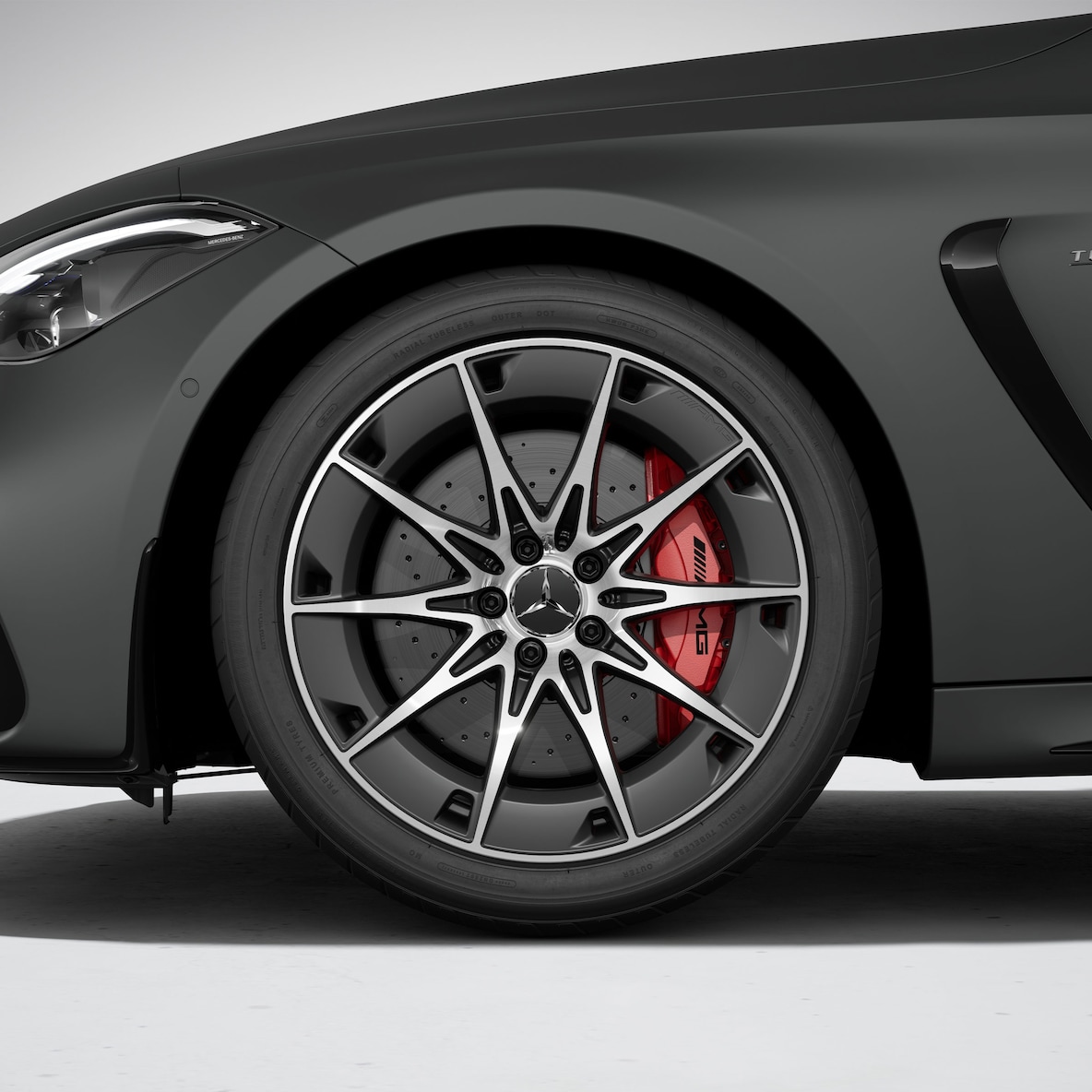 Dynamic view of the Mercedes-AMG CLE 53 4MATIC+ Coupé (driving shot).