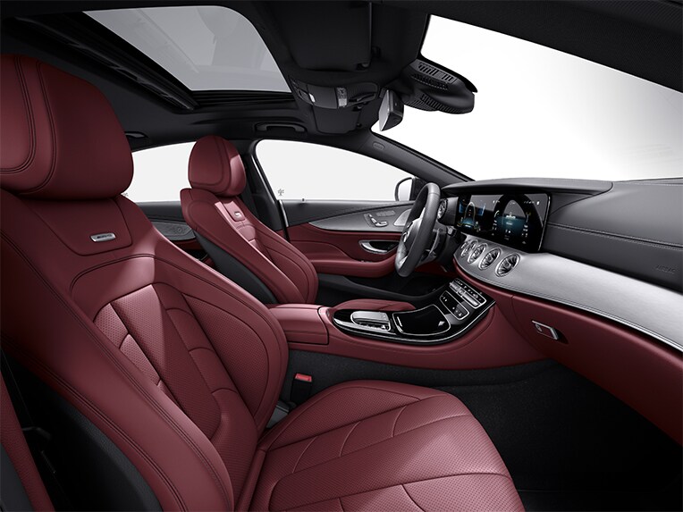 พื้นที่ภายในห้องโดยสารของ Mercedes-AMG CLS Coupé พร้อมด้วยวัสดุหุ้มเบาะจากหนัง Nappa AMG