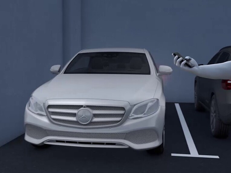ระบบจอดรถ | E-Class Saloon | เมอร์เซเดส-เบนซ์