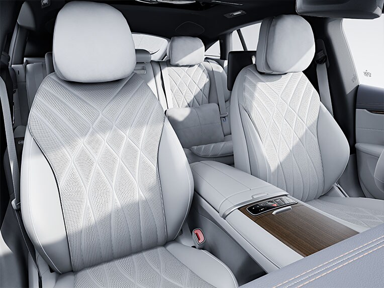 Comfort Plus Package ในห้องโดยสารด้านหลัง