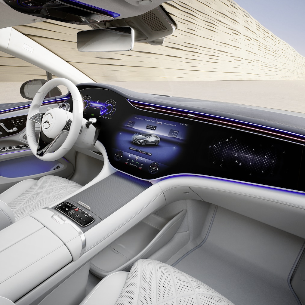 การออกแบบภายในพร้อม MBUX Hyperscreen ในรถยนต์ EQS Sedan จาก Mercedes-Benz