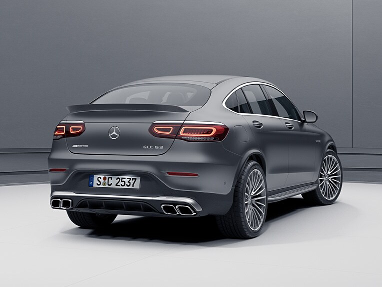 มุมมองด้านหลังของ Mercedes-AMG GLC-Class Coupé พร้อมกับ AMG Aerodynamic Package