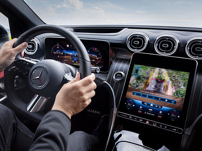 Transparent bonnet with 360-degree camera | GLC Coupé | Mercedes-Benz