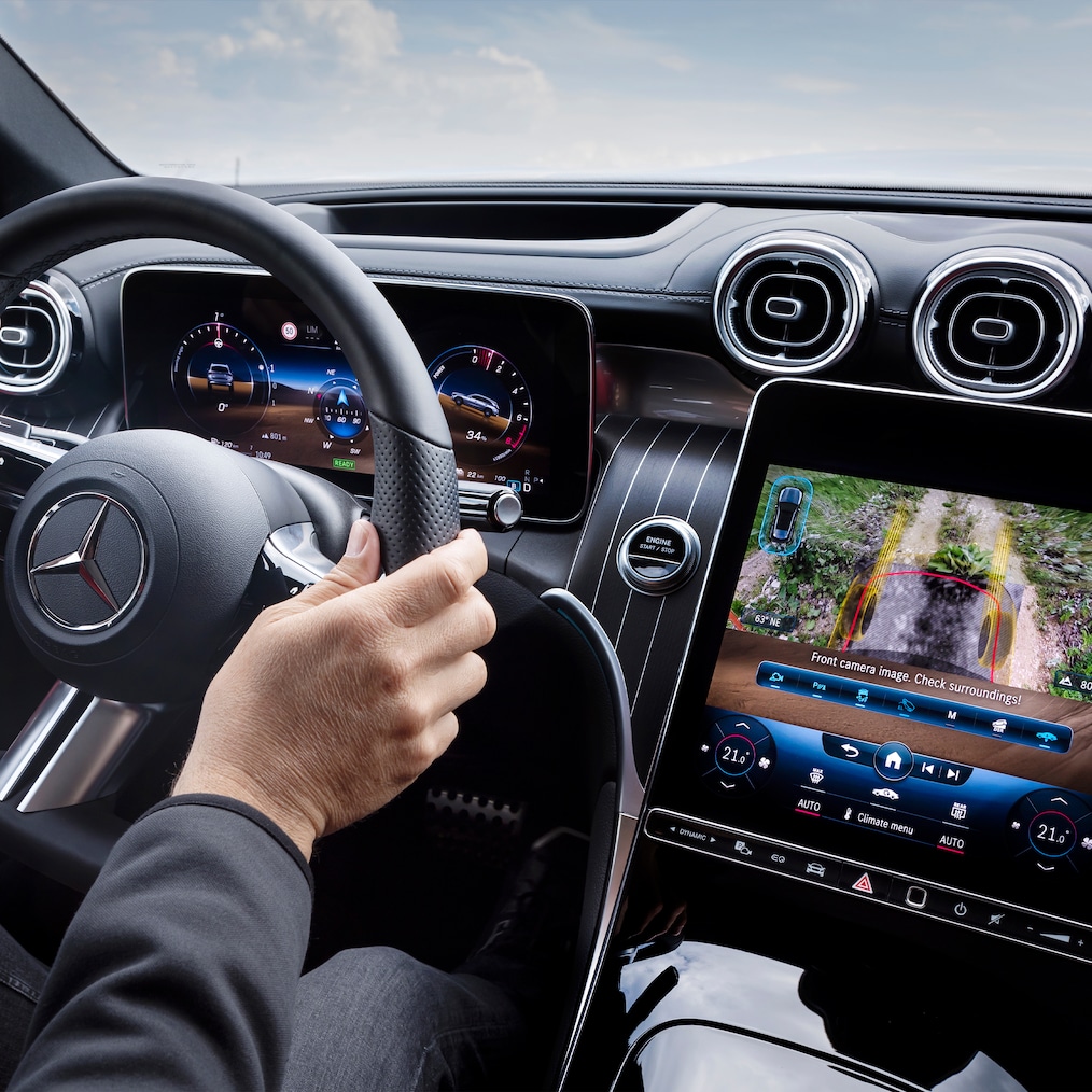 ภาพระยะใกล้ของหน้าจอแสดงข้อมูลการขับขี่ออฟโรดของ MBUX