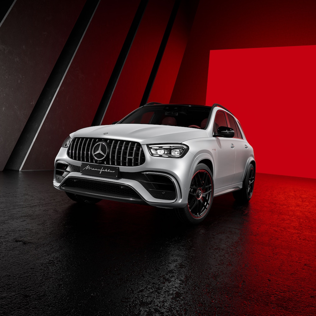 มุมมองด้านข้างของรถยนต์ Mercedes-AMG GLE SUV ในรุ่น MANUFAKTUR Hightechsilver Magno