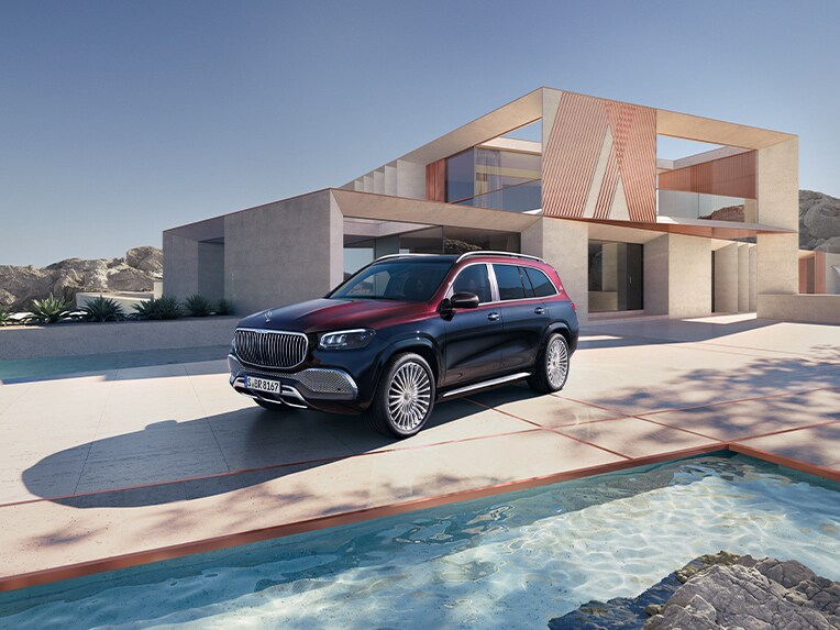 รถยนต์ Mercedes-Maybach GLS จากมุมมองด้านข้างแบบหันหน้า