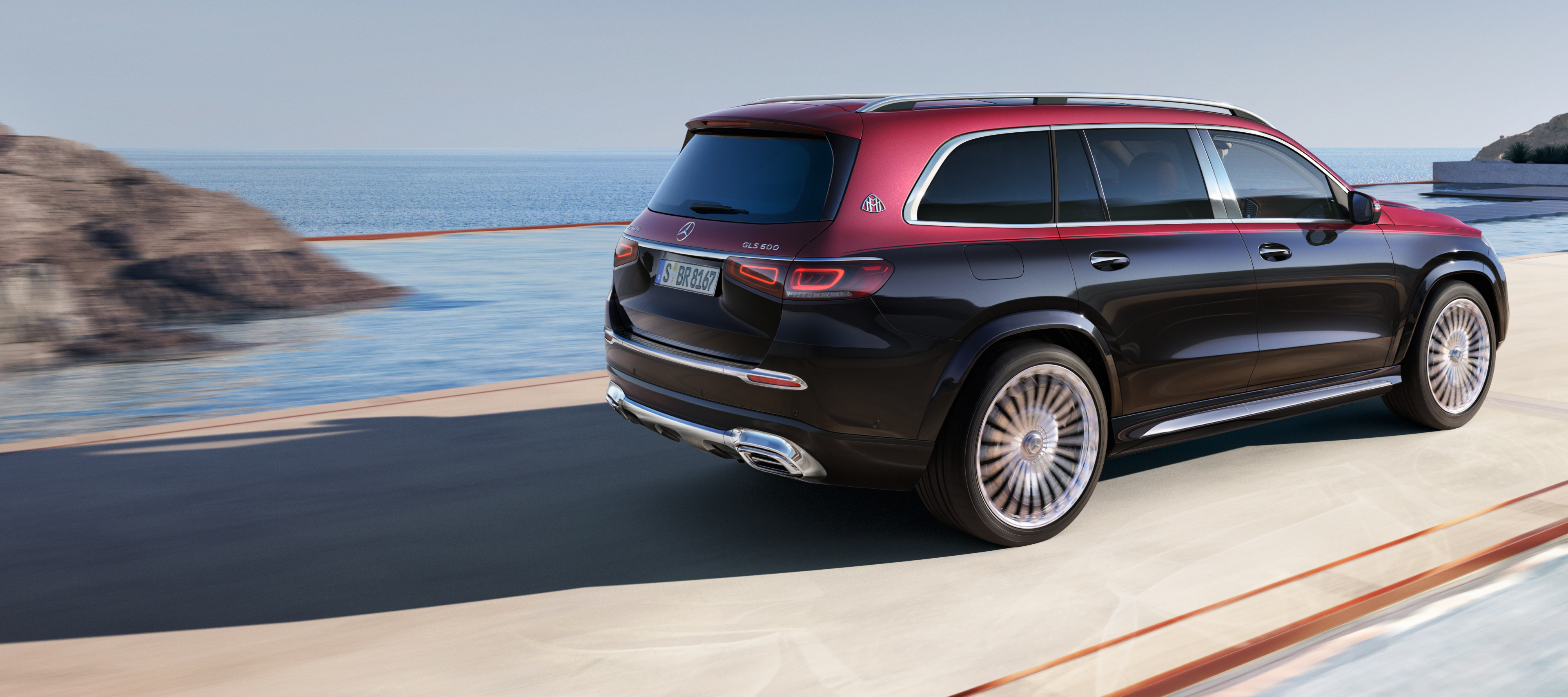 Leasing & Prices | Mercedes-Maybach GLS | Mercedes-Benz The Mercedes-Maybach GLS from the rear perspective.