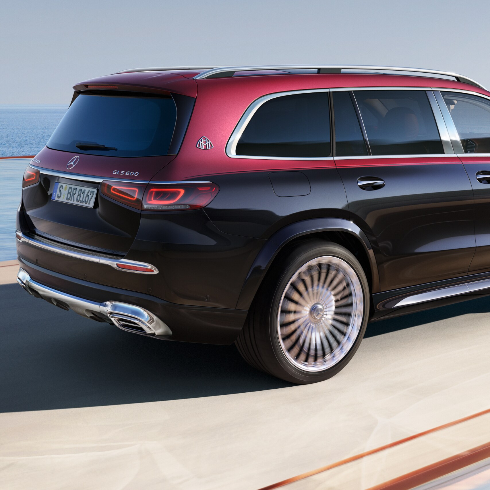 รถยนต์ Mercedes-Maybach GLS จากมุมมองด้านหลัง