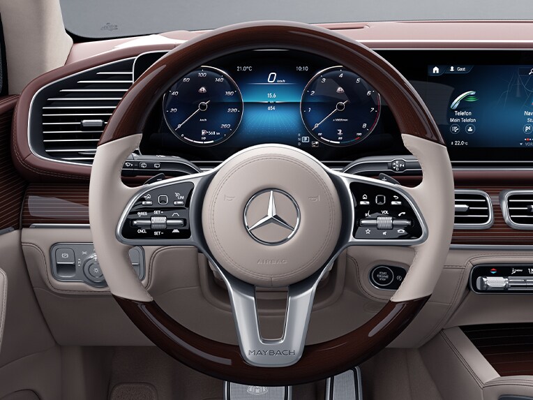 พวงมาลัยมัลติฟังก์ชันรุ่นไม้ผสมหนังใน Mercedes-Maybach GLS