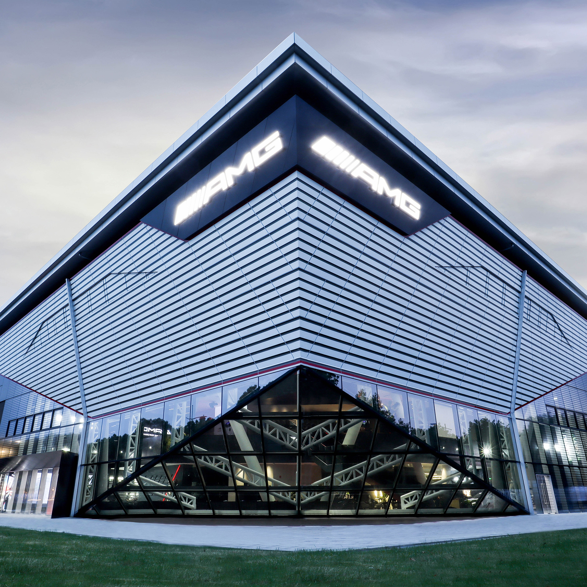 ศูนย์ AMG Experience | ศูนย์ AMG ทั่วโลก | Experiences | เมอร์เซเดส-เอเอ็มจี ศูนย์ AMG Experience