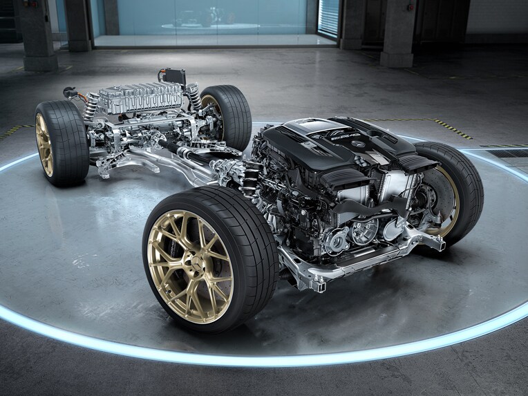 ภาพประกอบแสดงระบบขับเคลื่อนของรถยนต์ Mercedes-AMG