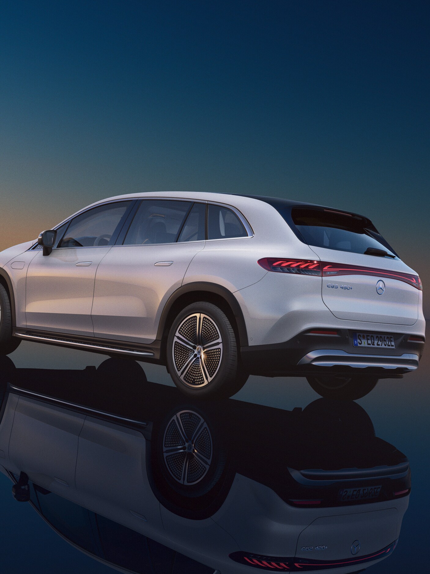 ภาพประกอบแสดงมุมมองด้านข้างของ EQS SUV จาก Mercedes-EQ