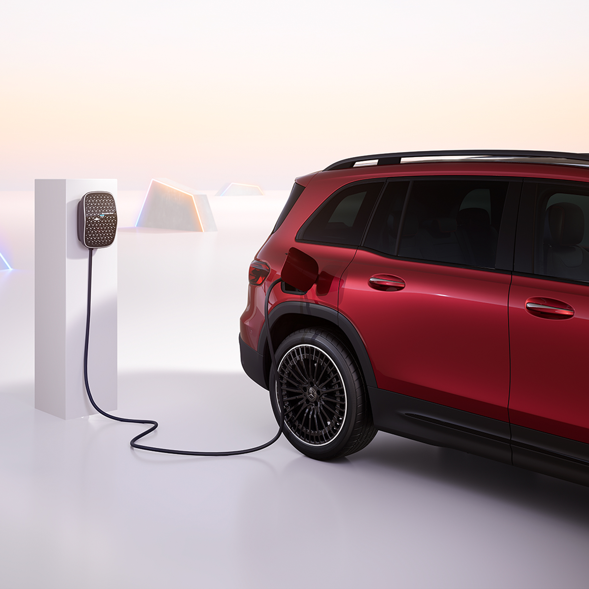 การชาร์จ | รถยนต์ไฟฟ้า | Mercedes-Benz รถยนต์ไฟฟ้า EQB กำลังชาร์จไฟที่ Mercedes-Benz Wallbox