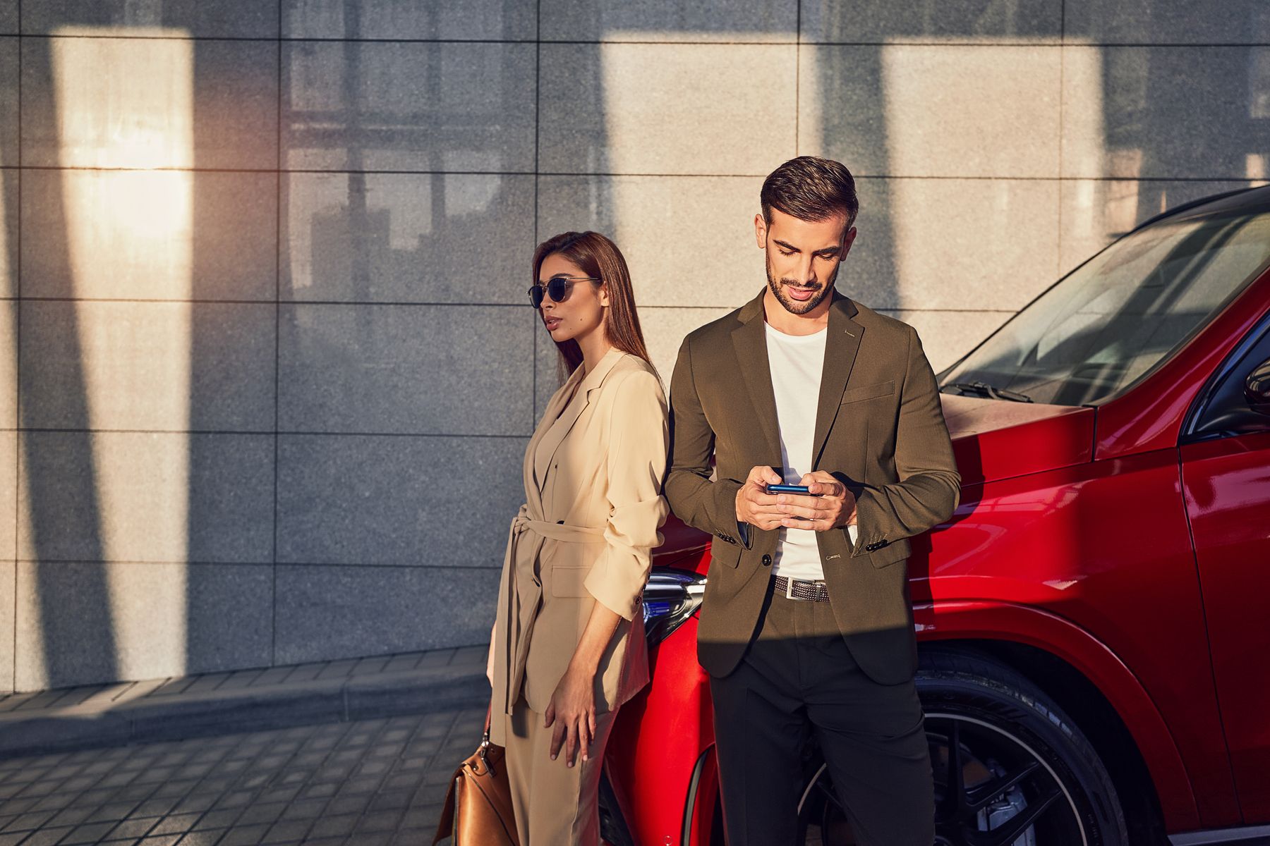 Contact Two people contacting Mercedes-Benz