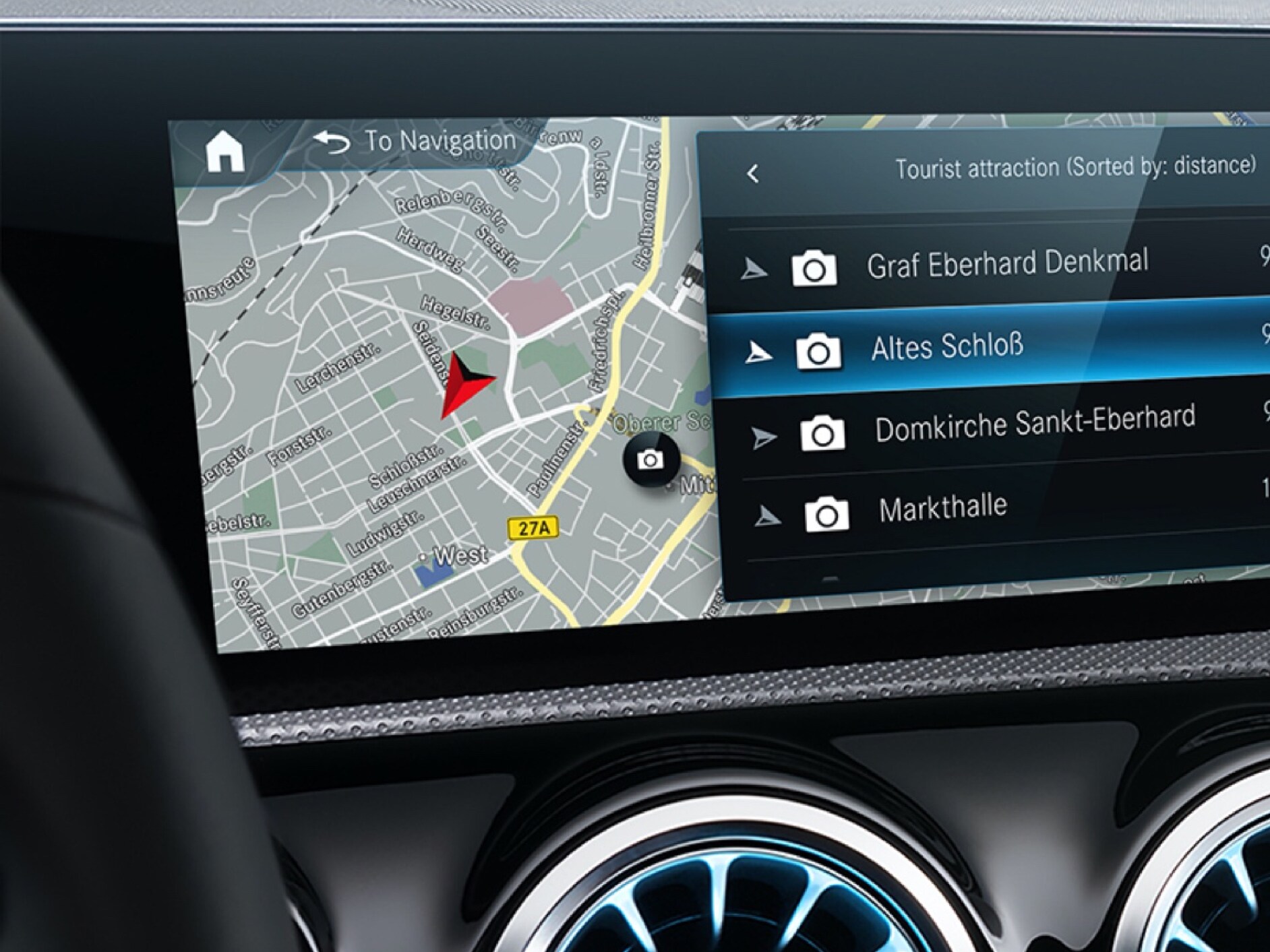 ระบบมัลติมีเดีย MBUX จะคำนวณเส้นทางที่ดีที่สุดสำหรับผู้ขับขี่ด้วยบริการเสริม Digital Extras ต่างๆ ในหมวดระบบนำทาง