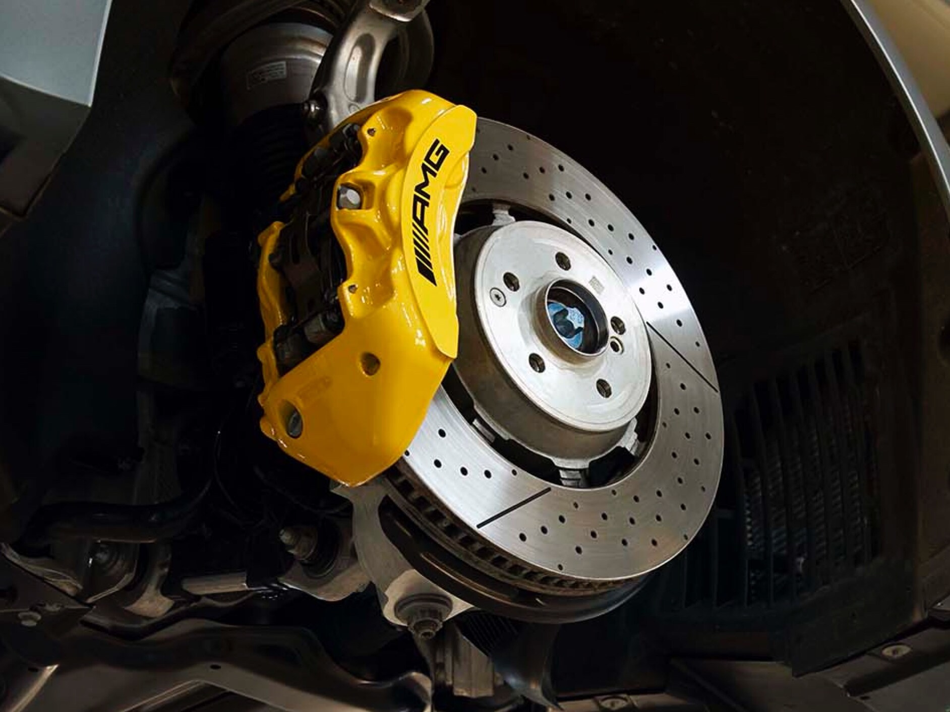 Mercedes-Benz brakes - Effective braking for your safety.