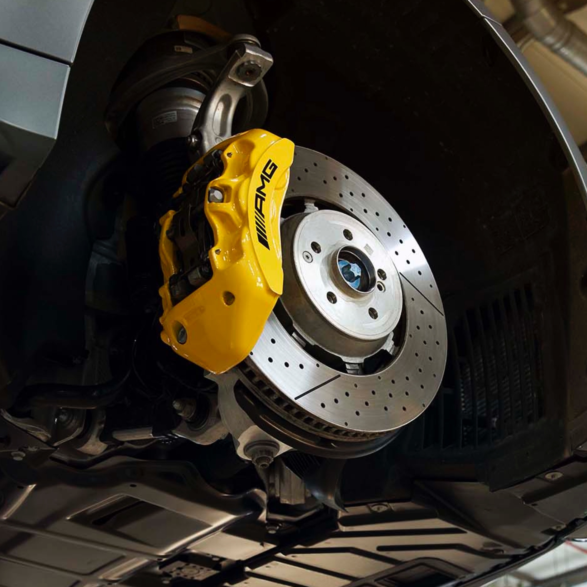 Effective braking for your safety | Genuine Parts | Mercedes-Benz Mercedes-Benz brakes - Effective braking for your safety.