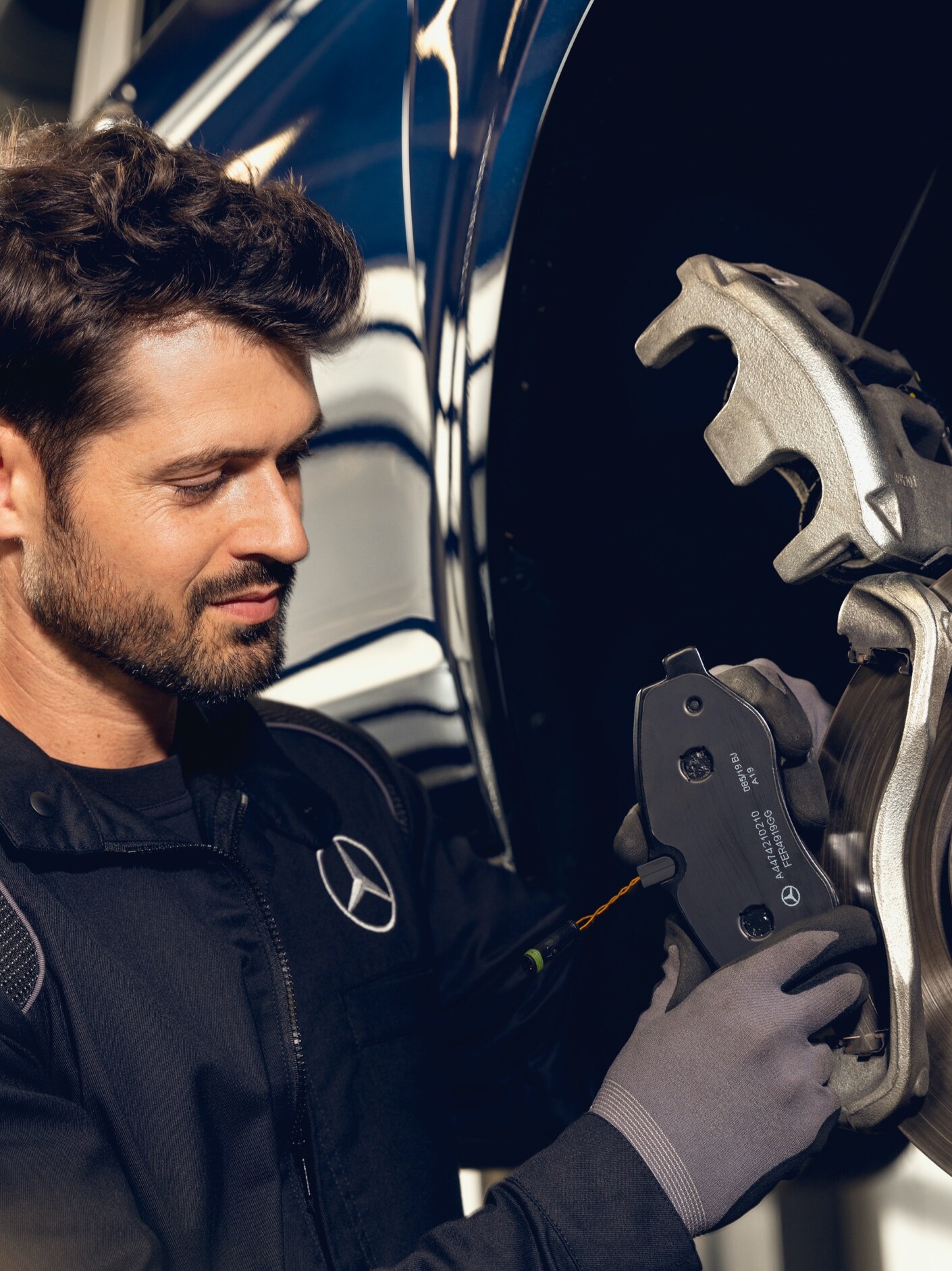 A Mercedes-Benz technician checks the brakes of a vehicle on the test bench.