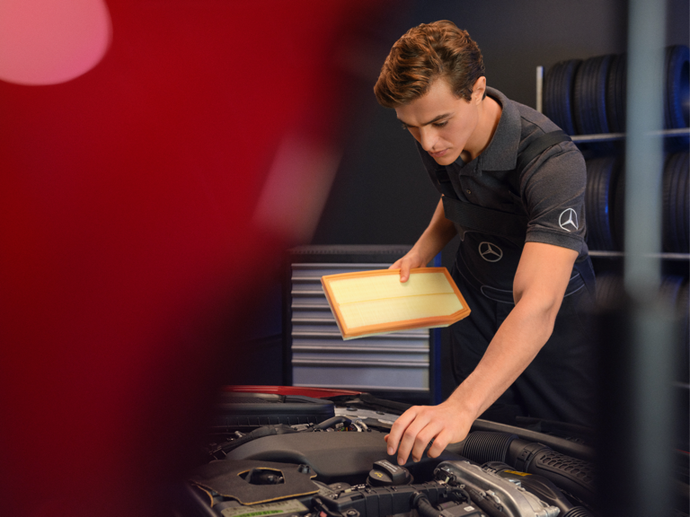 The Mercedes-Benz replacement parts. For precision and durability. | Maintenance Services Overview | Mercedes-Benz A Mercedes-Benz technician changes the air filter of a vehicle.