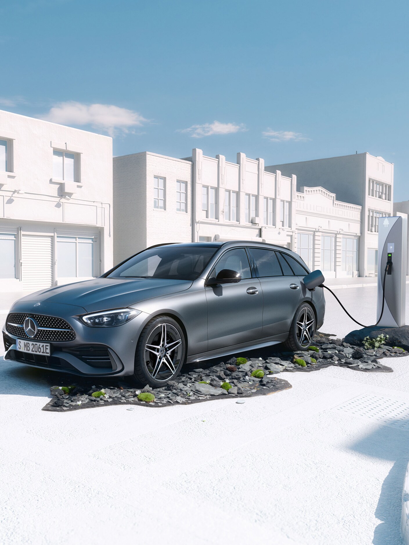 C-Class C 300 e Wagon จาก Mercedes-Benz ในมุมมองด้านหน้าแบบหันข้าง