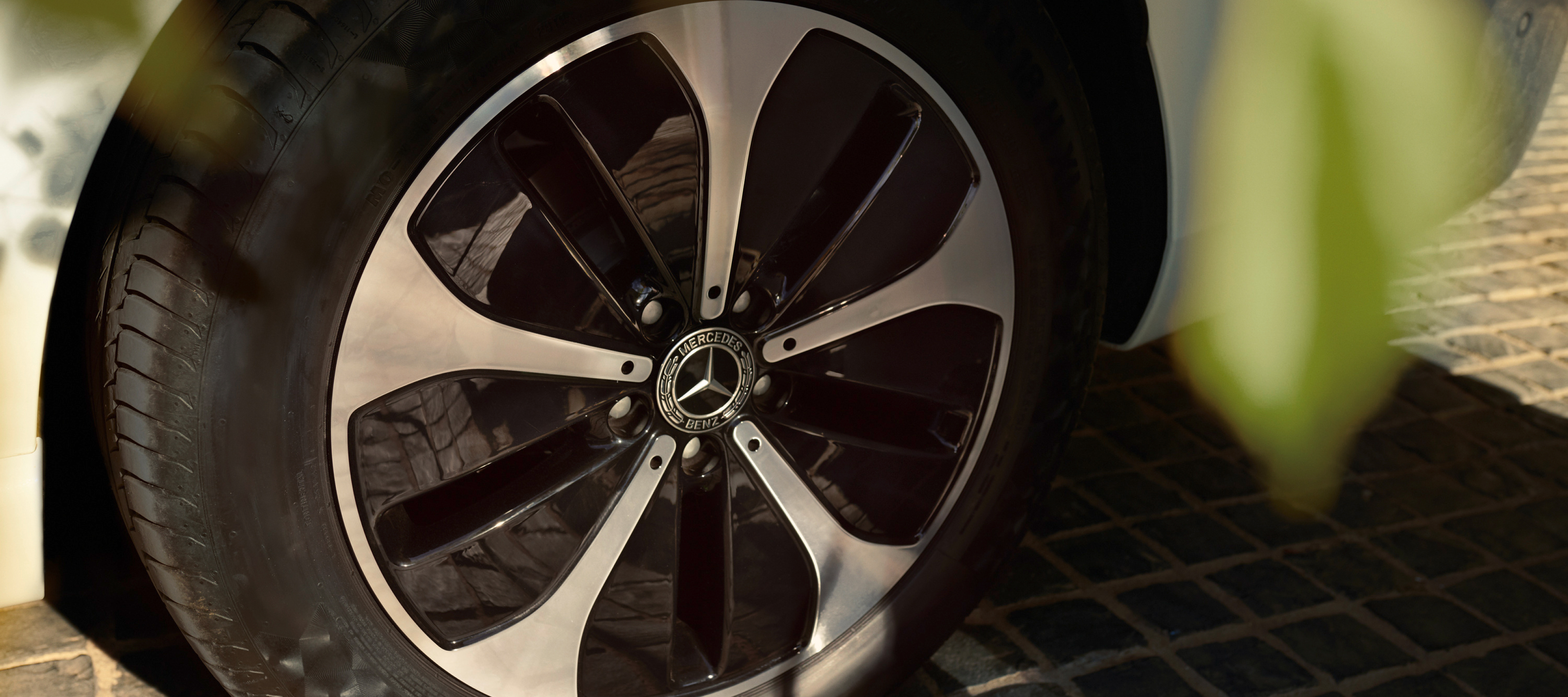 EU tyre label | Mercedes-Benz Vans New EU tyre label: greater transparency, lower emissions.