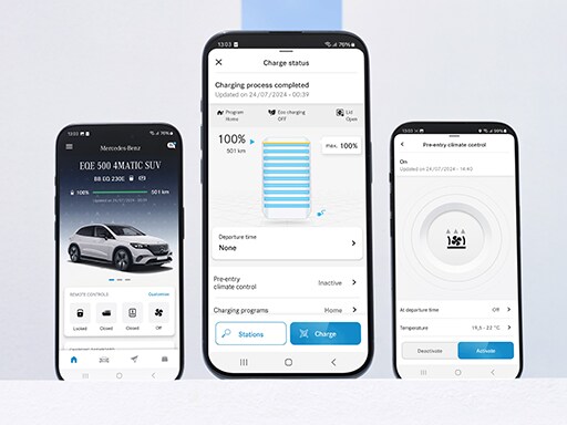 The menu of the Mercedes me App displays the available functions of the Navigation, Remote and Urban Guard Digital Extras on a smartphone.