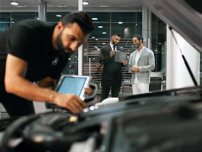 Optimum energy for your Mercedes-Benz | Genuine Parts | Mercedes-Benz A Mercedes-Benz technician checks the vehicle's electrical system battery.