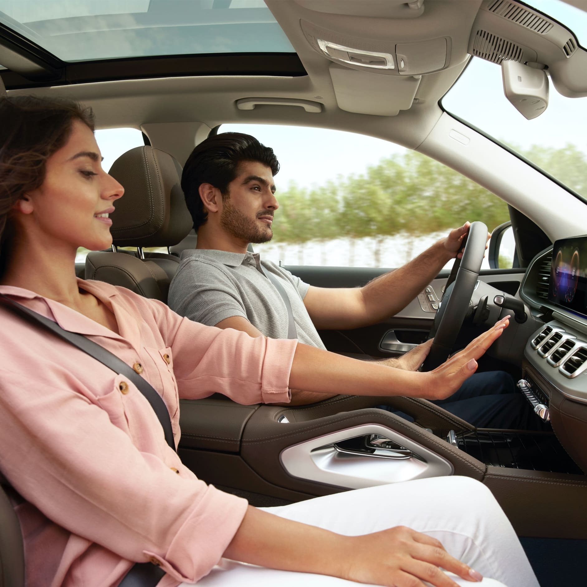 Very good filtration performance with the Mercedes-Benz interior air filter | Genuine Parts | Mercedes-Benz A woman raises her hand in front of the air conditioning vents in her Mercedes-Benz.