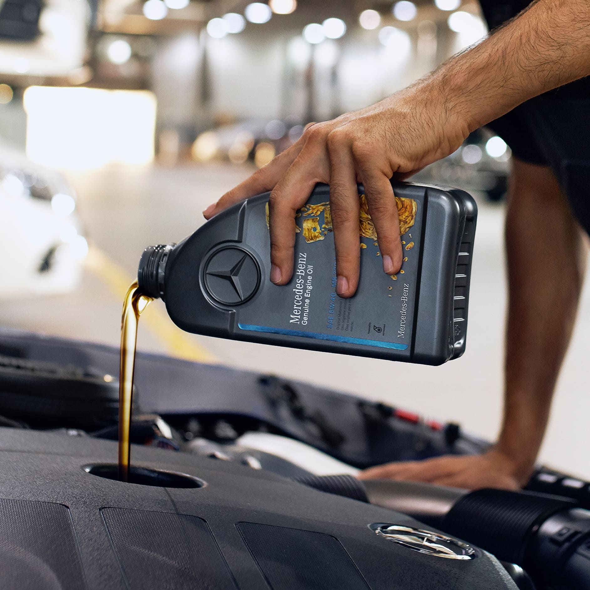 Genuine engine oil to protect your engine | Genuine Parts | Mercedes-Benz A Mercedes-Benz technician refills genuine engine oil.