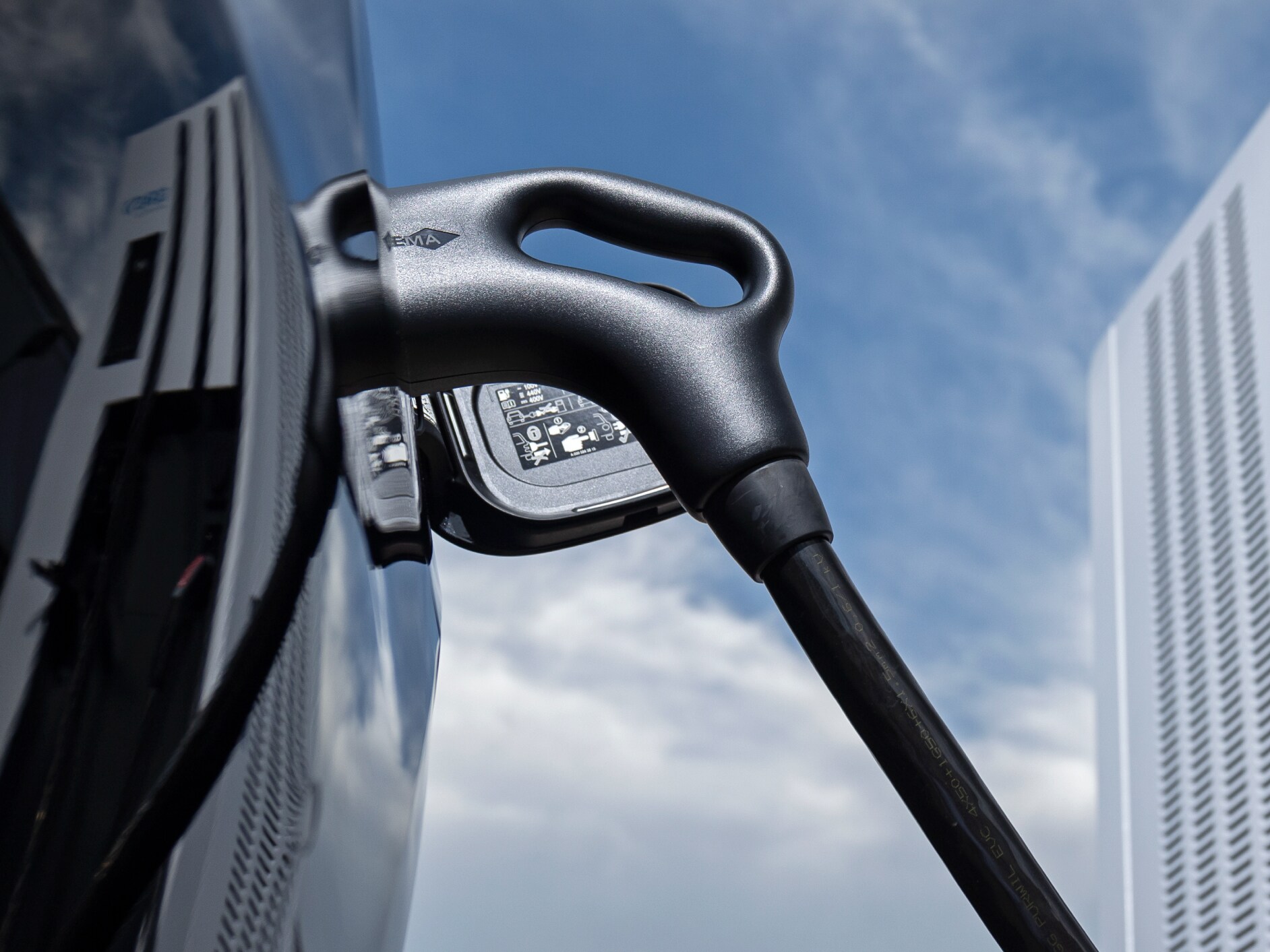 Mercedes-Benz EQ charging and services: charging while out and about