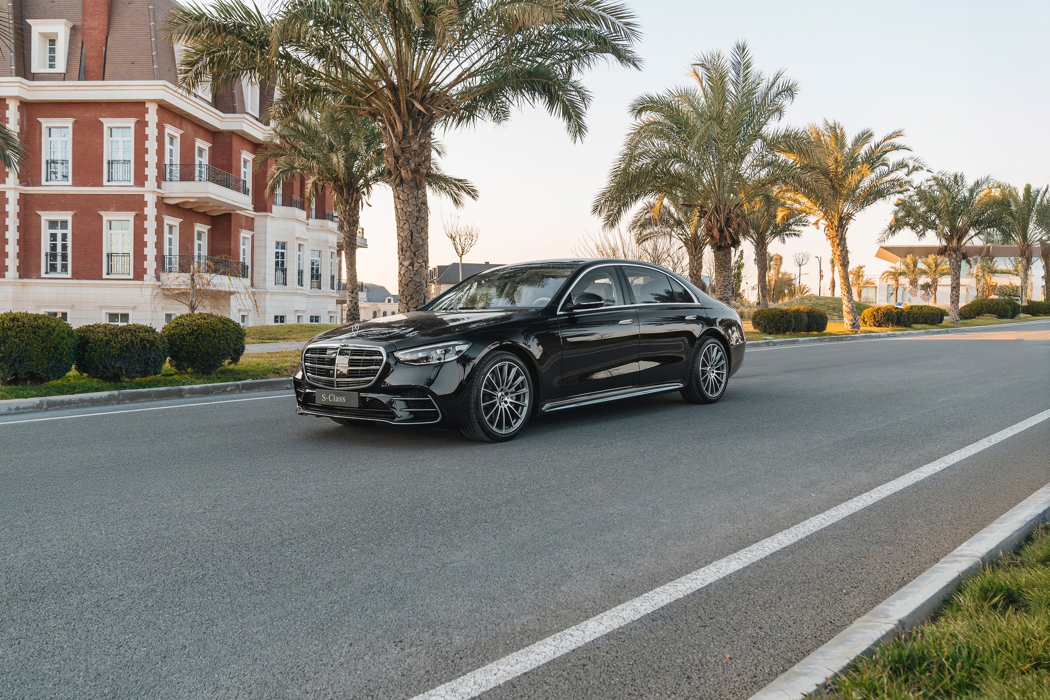 S-Class | 140 ปีแห่งนวัตกรรม | เมอร์เซเดส-เบนซ์ ร่วมเป็นส่วนหนึ่งของการเดินทางของ Mercedes-Benz S-Class ใหม่ไปยังสถานที่ 140 แห่งทั่วโลก
