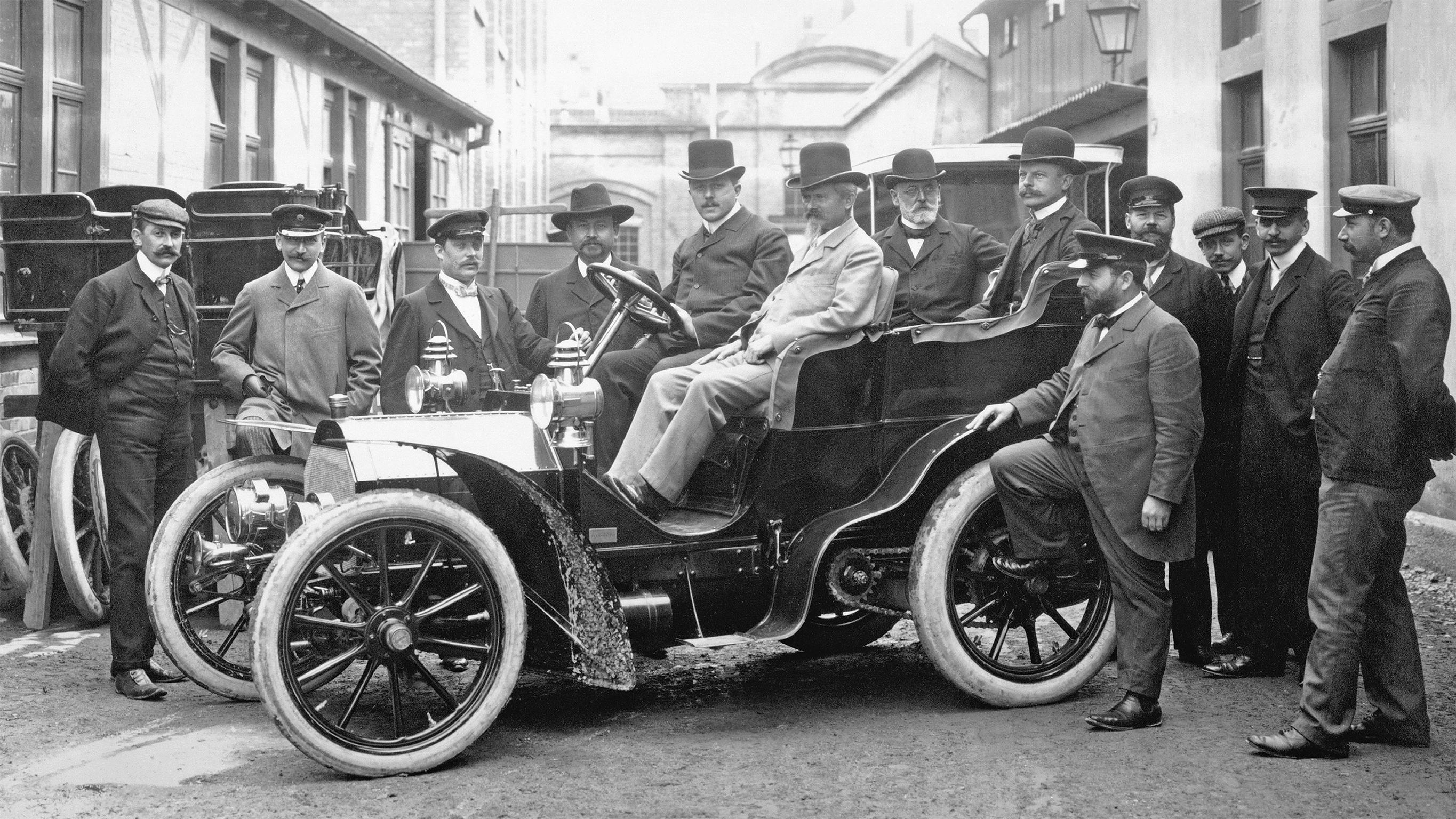 100 years on – why Mercedes-Maybach is the pinnacle of luxury and creative empowerment | Brand | Mercedes-Maybach 100 years Maybach Brand 1