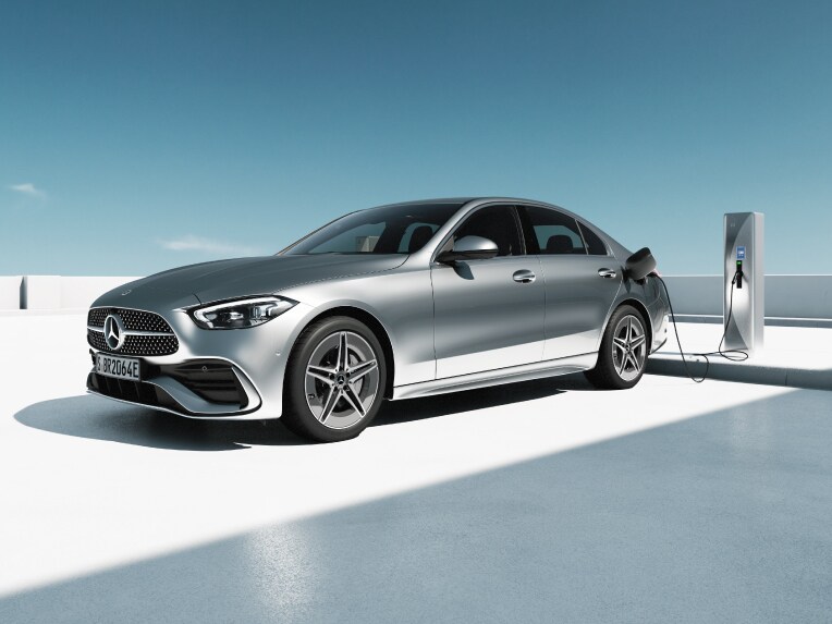 รถยนต์ Mercedes-Benz C-Class Sedan พร้อมชุดอุปกรณ์ AMG Line