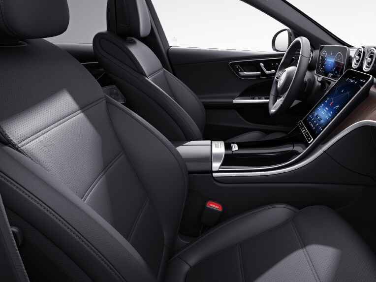 รถยนต์ Mercedes-Benz C-Class Sedan ที่มีชุดอุปกรณ์แบบ AVANTGARDE