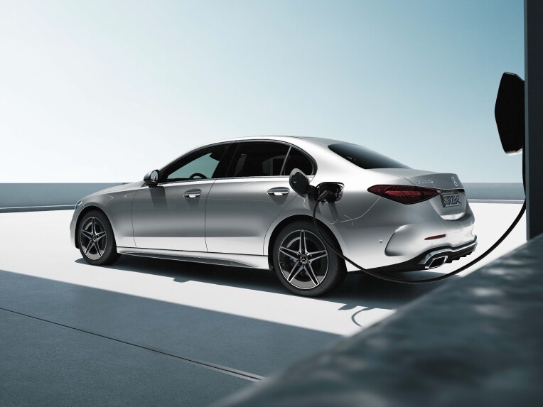 C 350 e AMG Dynamic performance | C-Class Saloon | Mercedes-Benz