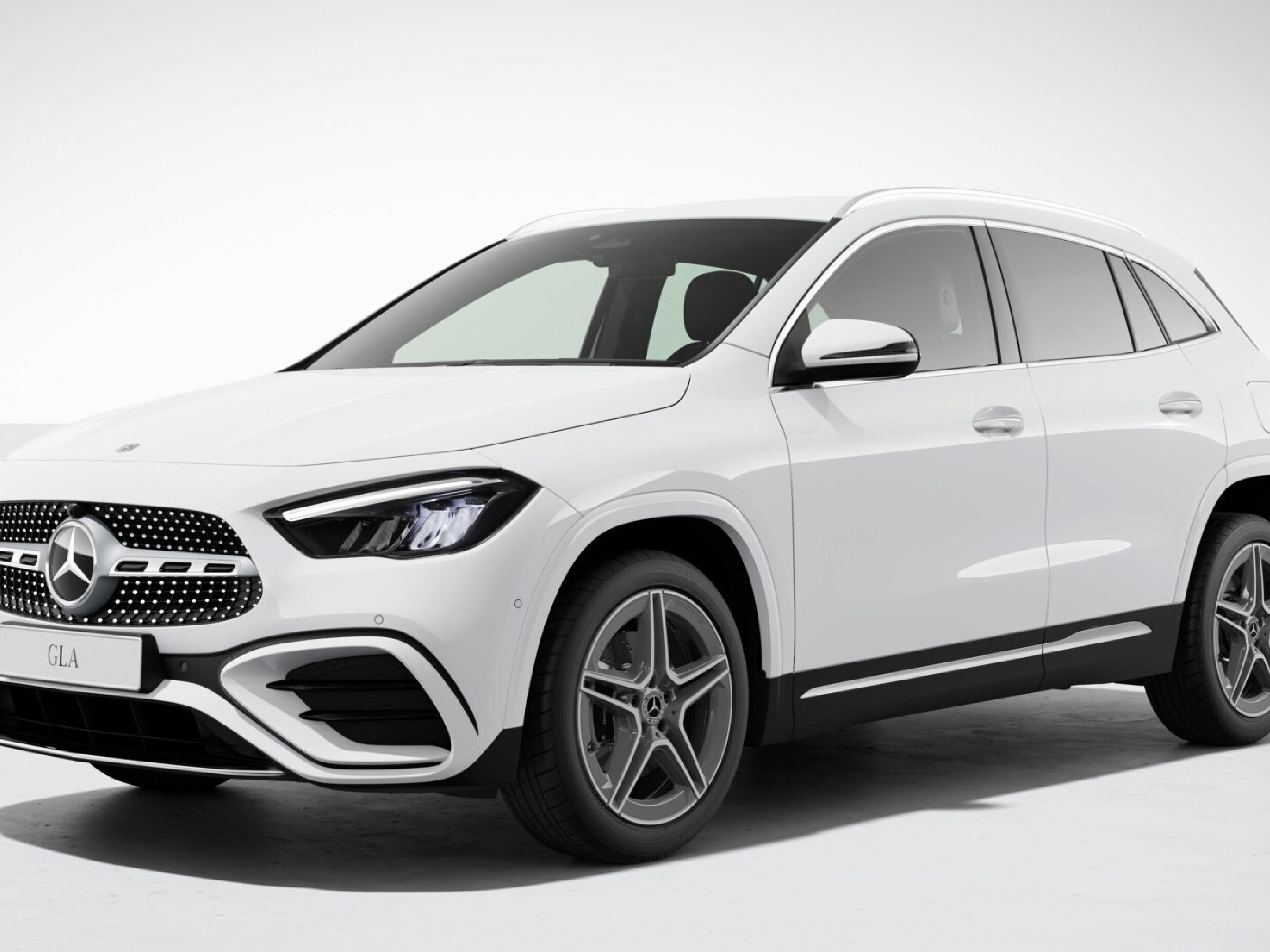 Mercedes-Benz GLA พร้อม AMG Line