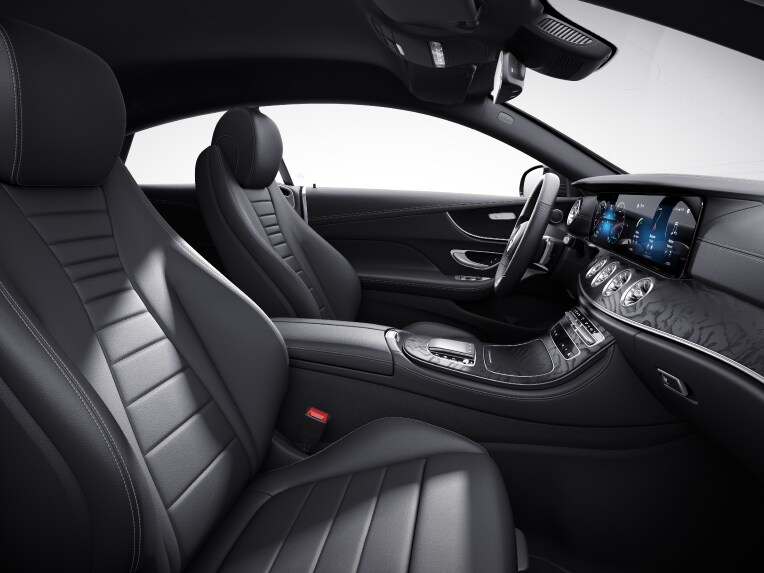 The interior of the E-Class Coupé from Mercedes-Benz with the AMG Line equipment line.