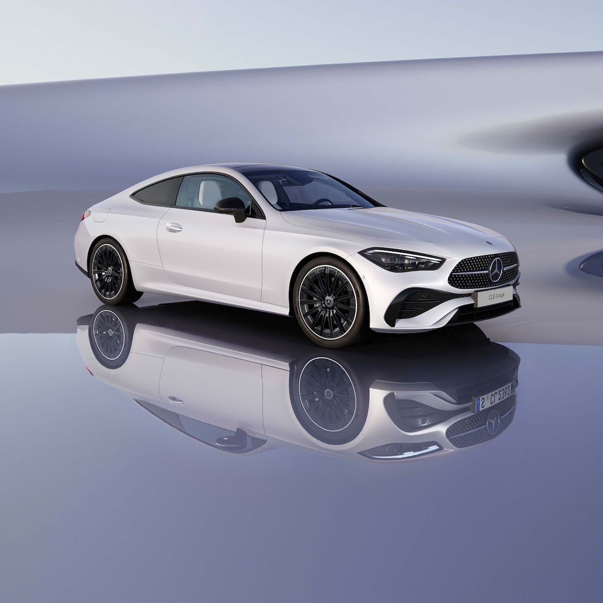 The center console in black fine-structure look in the Mercedes-Benz CLE Coupé.